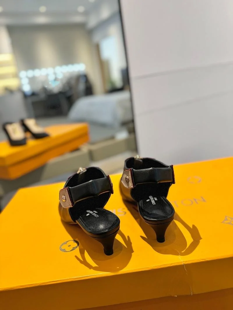 Louis Vuitton Sandals Snug 31891