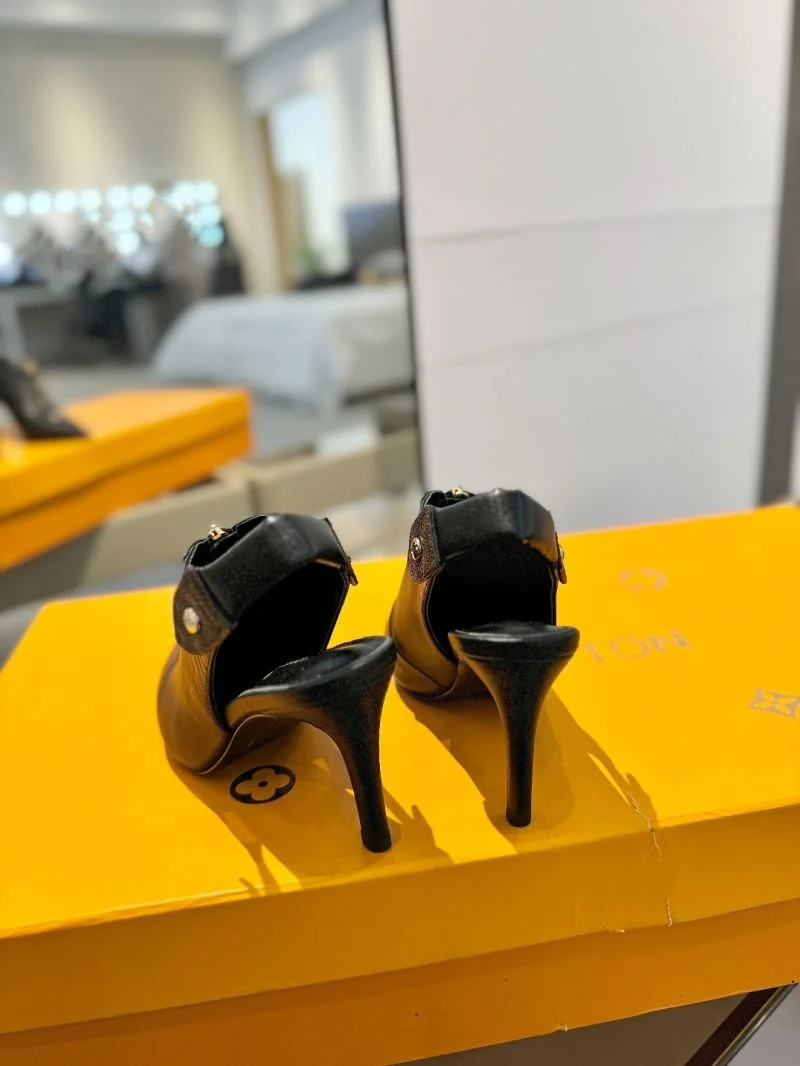Louis Vuitton Sandals UrbanChic 31884