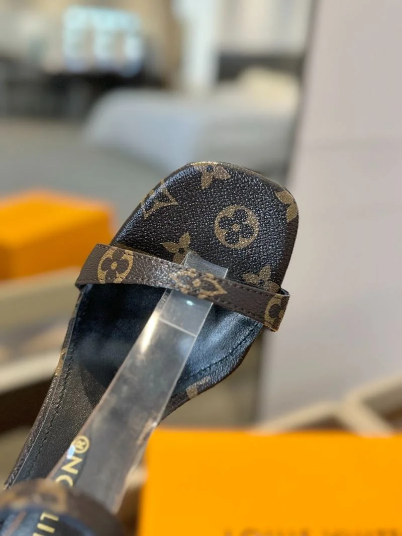 SmoothTexture Louis Vuitton Sandals 31876