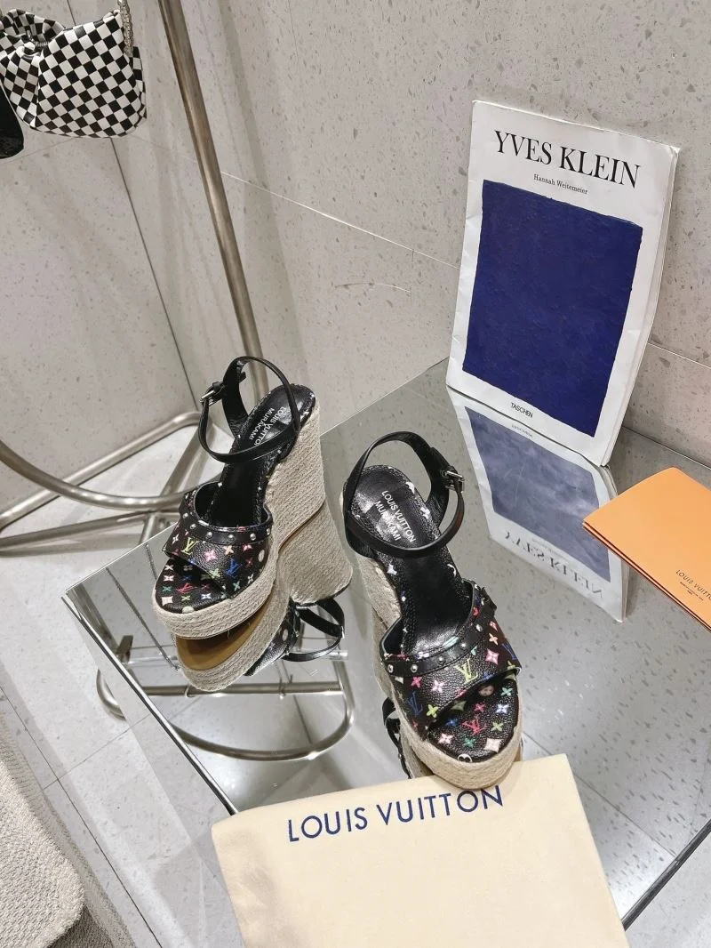 Louis Vuitton Sandals Classic 33315