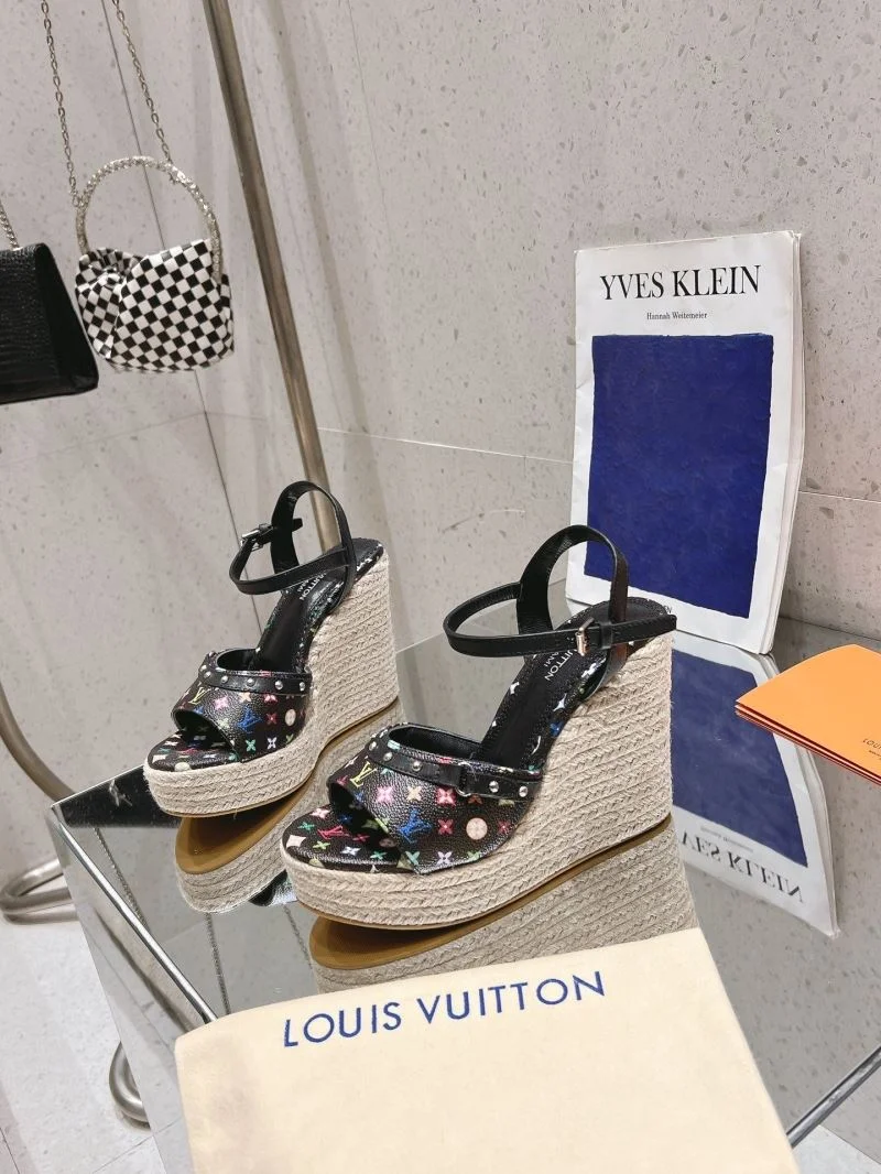 Louis Vuitton Sandals Classic 33315