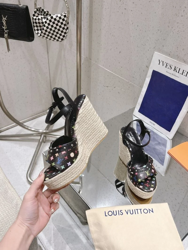 Louis Vuitton Sandals Classic 33315