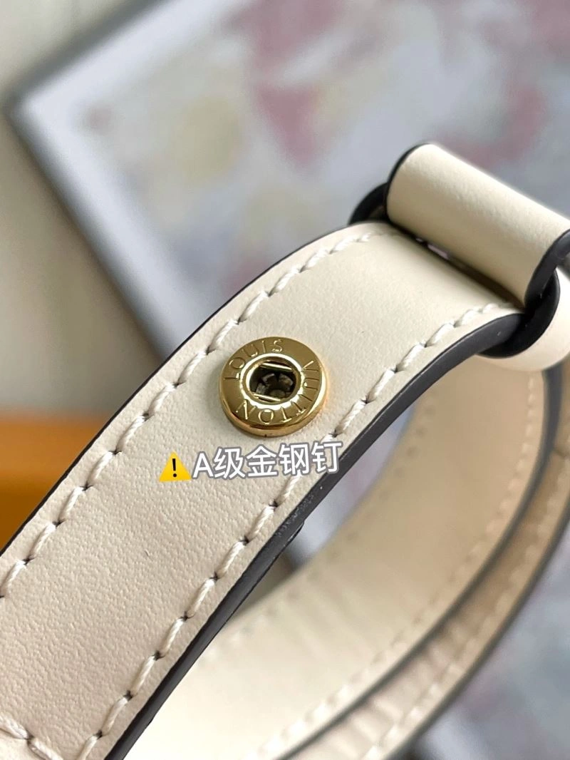 WrinkleFree Louis Vuitton Satchel Bags 94102