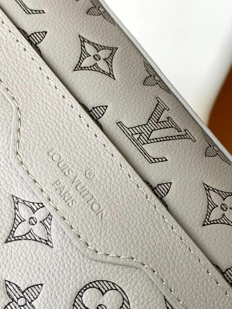 WaterResistant Louis Vuitton Satchel Bags 42777