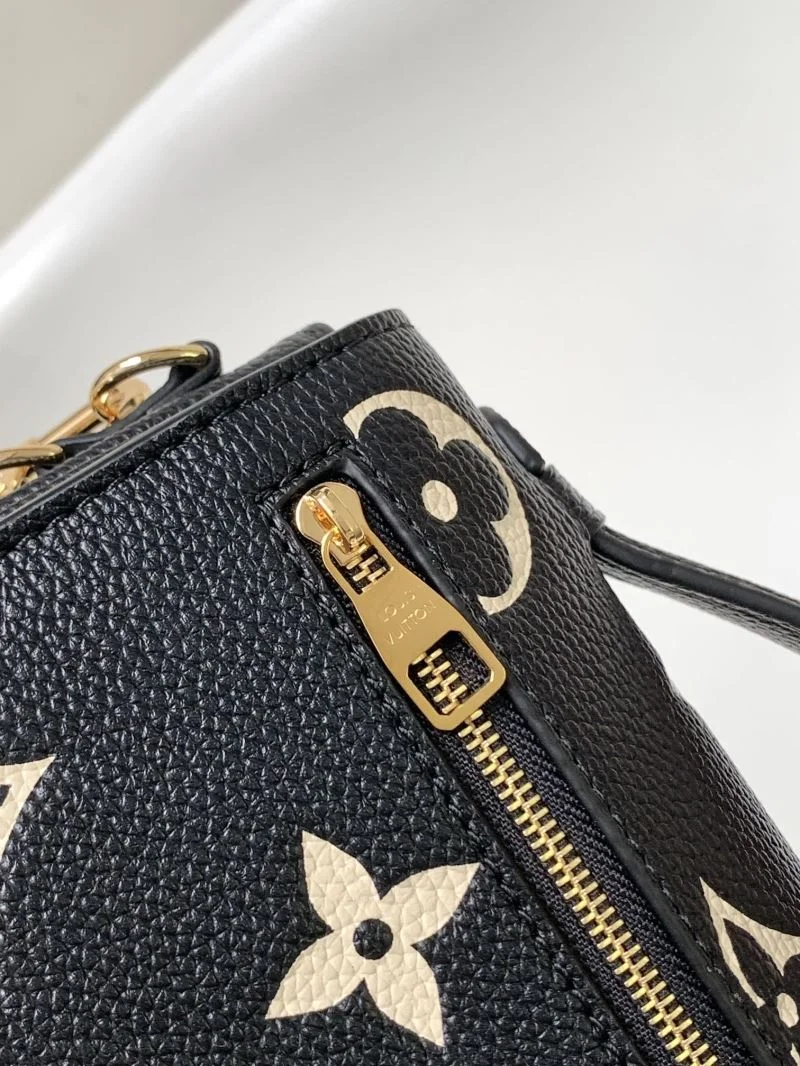 Unisex Louis Vuitton Satchel Bags 41937