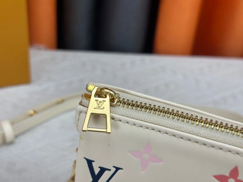 MoistureWicking Louis Vuitton Satchel Bags 80215