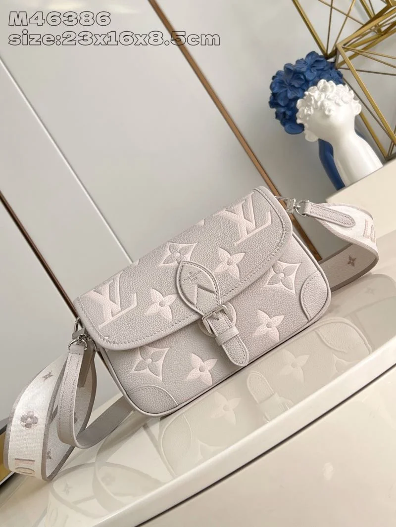 Unisex Louis Vuitton Satchel Bags 40536