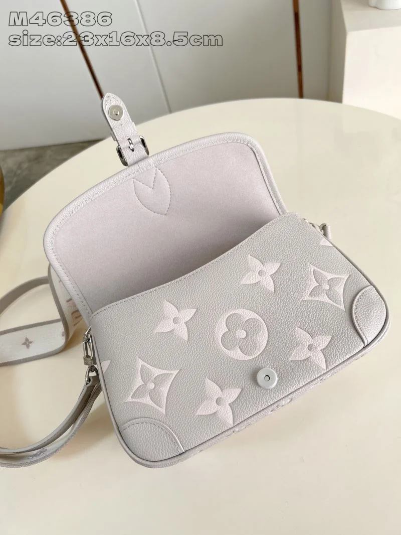 Unisex Louis Vuitton Satchel Bags 40536