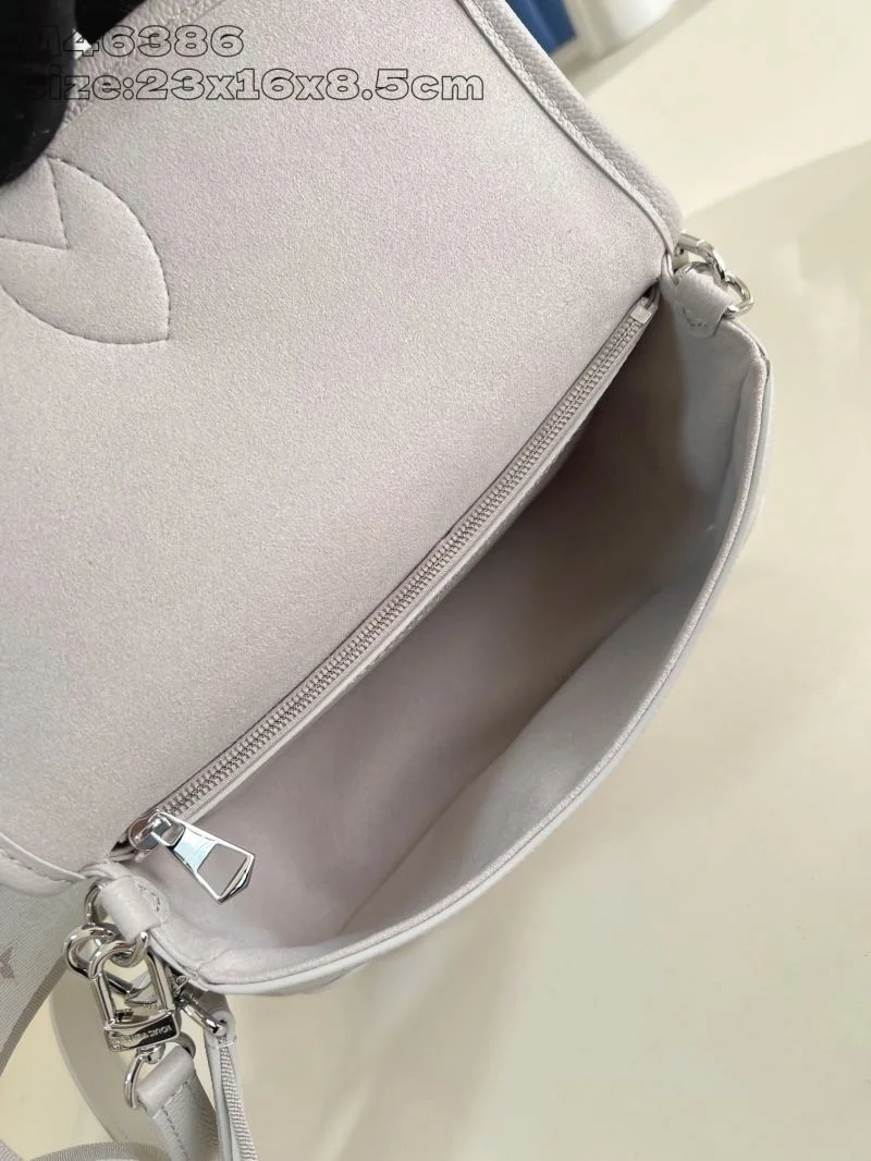 Unisex Louis Vuitton Satchel Bags 40536