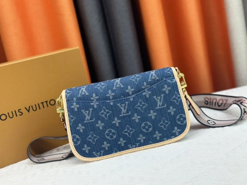 Unisex Louis Vuitton Satchel Bags 79708