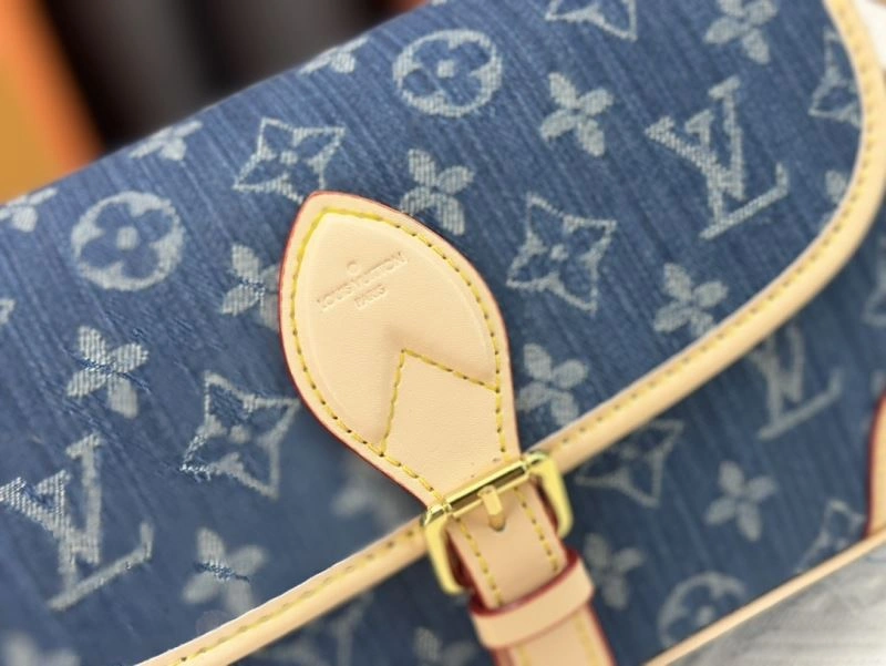 Unisex Louis Vuitton Satchel Bags 79708