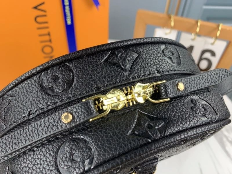 Unisex Louis Vuitton Satchel Bags 79660