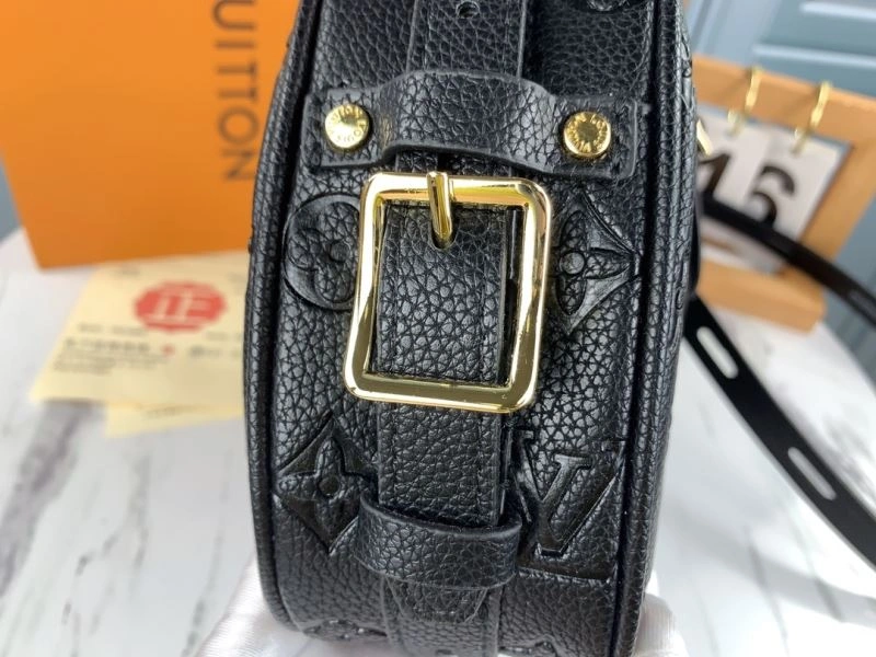 Unisex Louis Vuitton Satchel Bags 79660