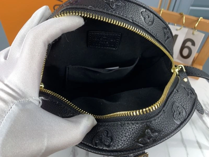 Unisex Louis Vuitton Satchel Bags 79660
