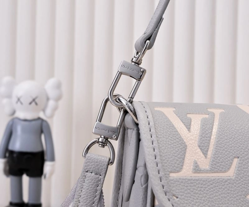 Unisex Louis Vuitton Satchel Bags 79546