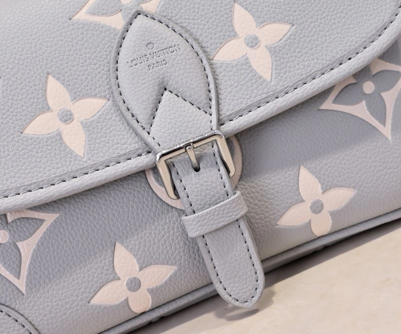Unisex Louis Vuitton Satchel Bags 79546