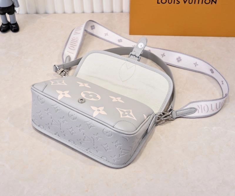 Unisex Louis Vuitton Satchel Bags 79546