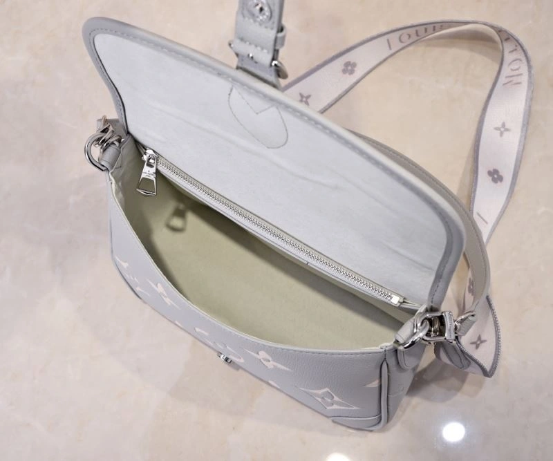 Unisex Louis Vuitton Satchel Bags 79546