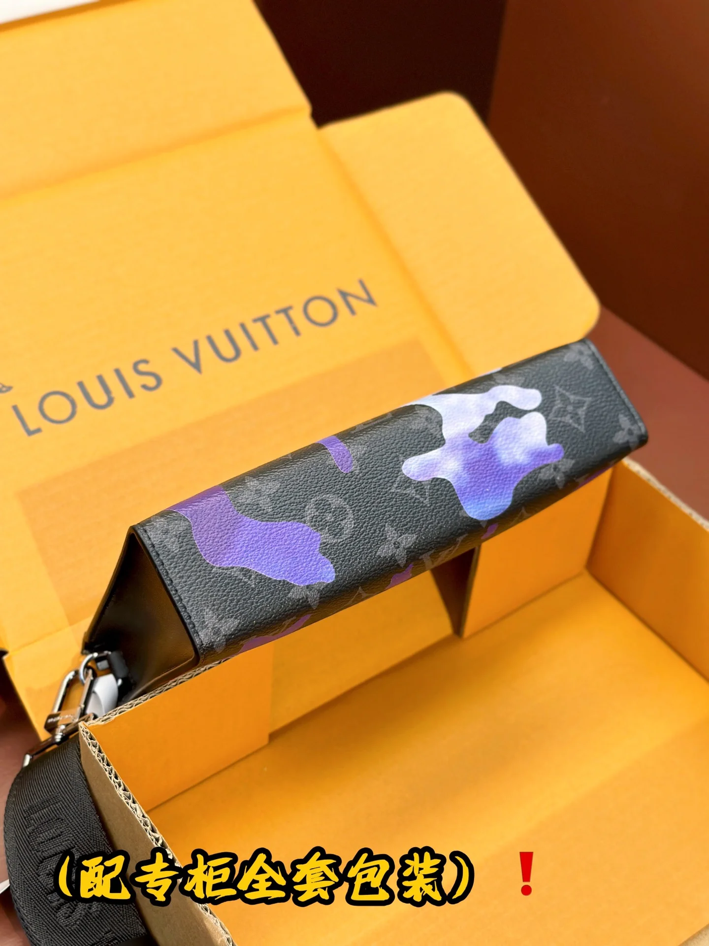Unisex Louis Vuitton Satchel Bags 56214