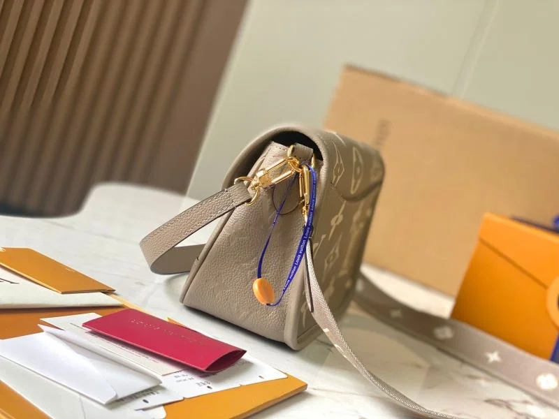 WellDesigned Louis Vuitton Satchel Bags 39678