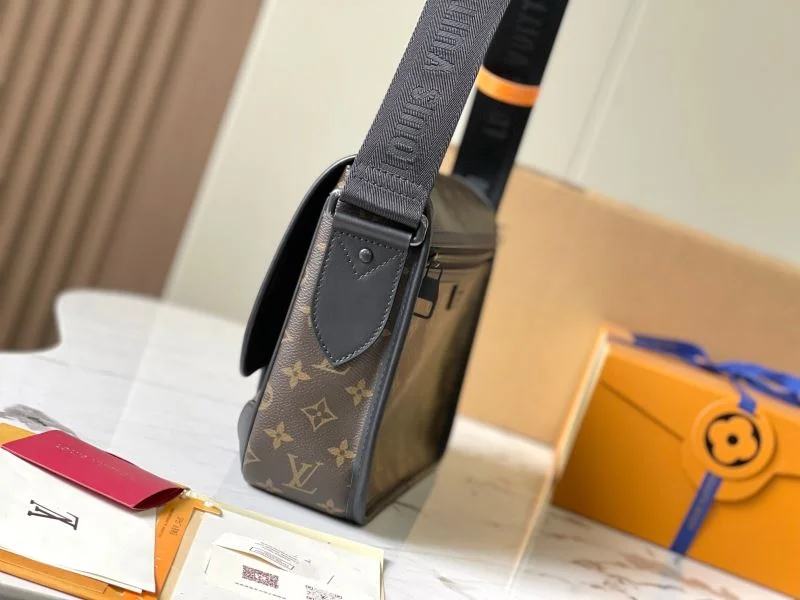 Unisex Louis Vuitton Satchel Bags 39600