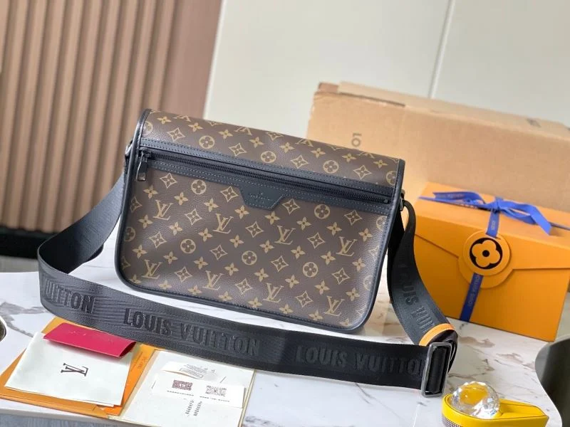 Unisex Louis Vuitton Satchel Bags 39600