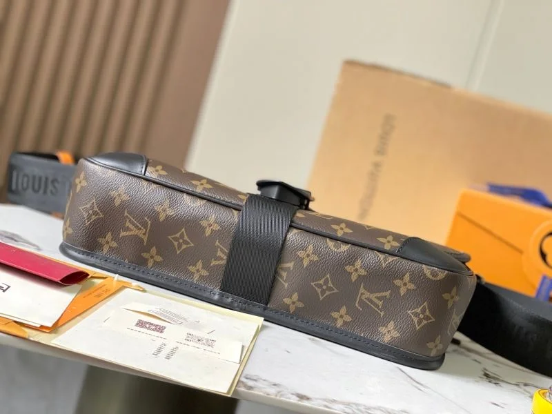 Unisex Louis Vuitton Satchel Bags 39600