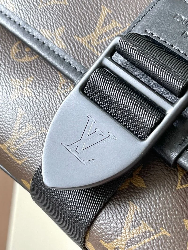 Unisex Louis Vuitton Satchel Bags 39600