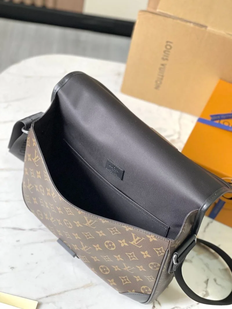 Unisex Louis Vuitton Satchel Bags 39600