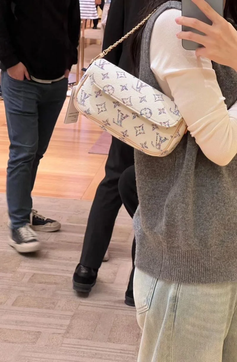 Louis Vuitton Satchel Bags Bold 39585