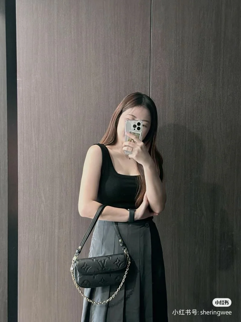WeatherProof Louis Vuitton Satchel Bags 39551