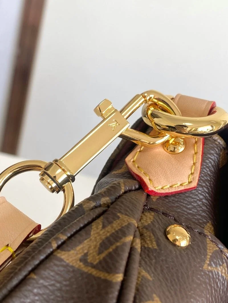 UrbanChic Louis Vuitton Satchel Bags 38981
