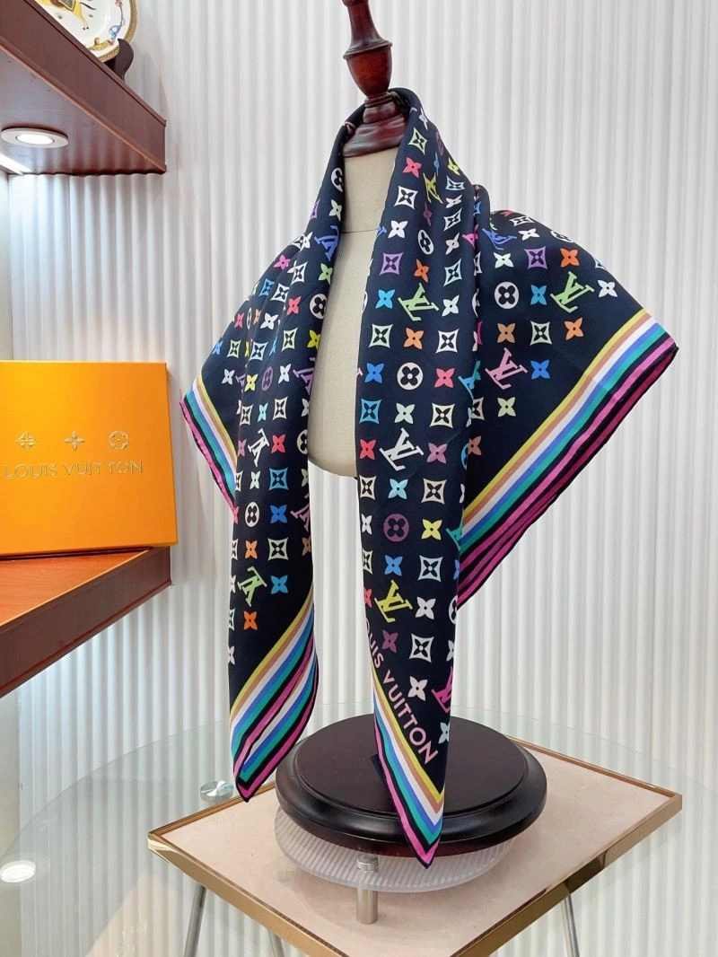 Bold Louis Vuitton Scarf 270637
