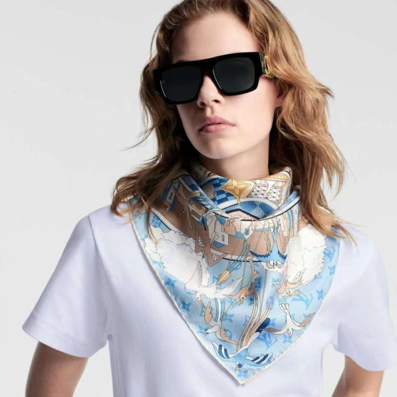 Louis Vuitton Scarf Fashionable 270592