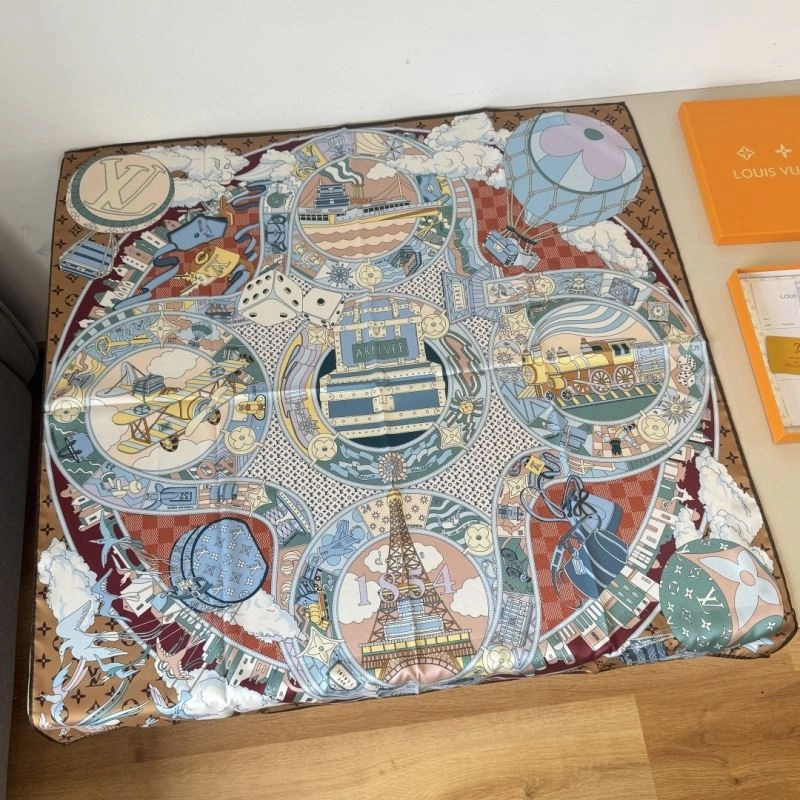 Lightweight Louis Vuitton Scarf 270593