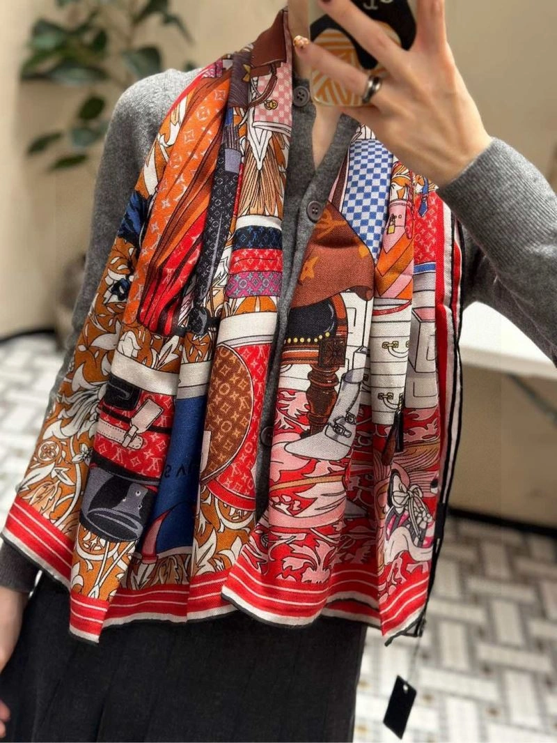 Refined Louis Vuitton Scarf 270933