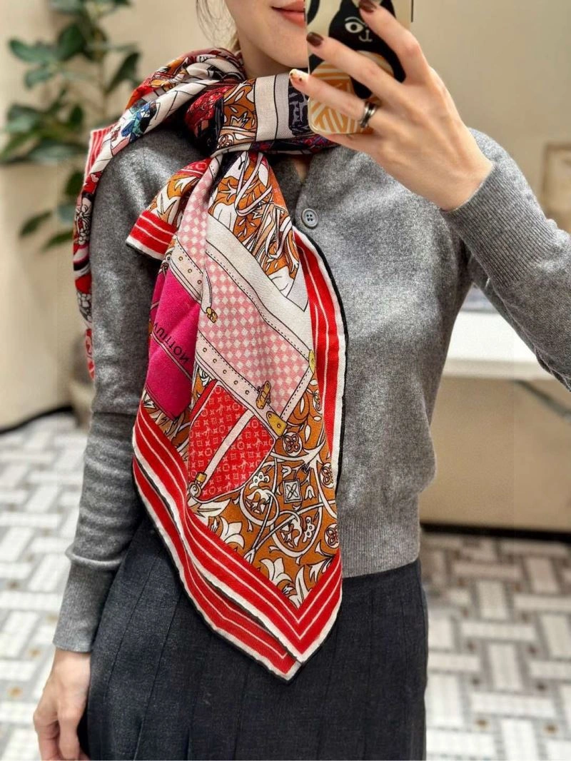 Refined Louis Vuitton Scarf 270933