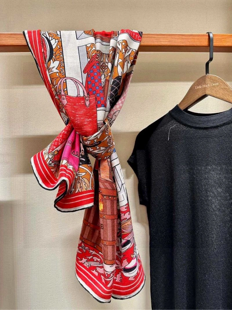 Refined Louis Vuitton Scarf 270933