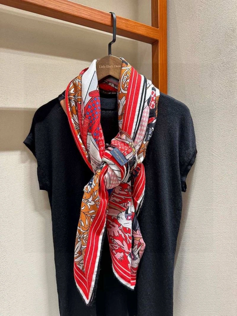 Refined Louis Vuitton Scarf 270933
