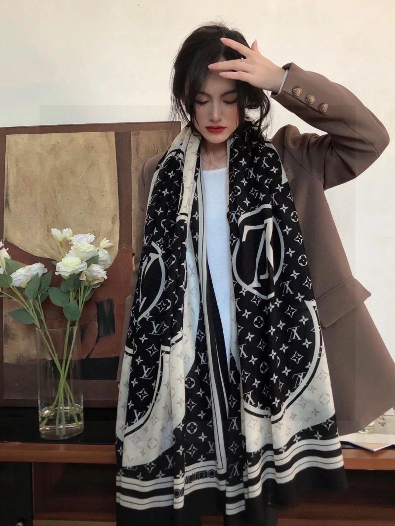 Soft Louis Vuitton Scarf 270924