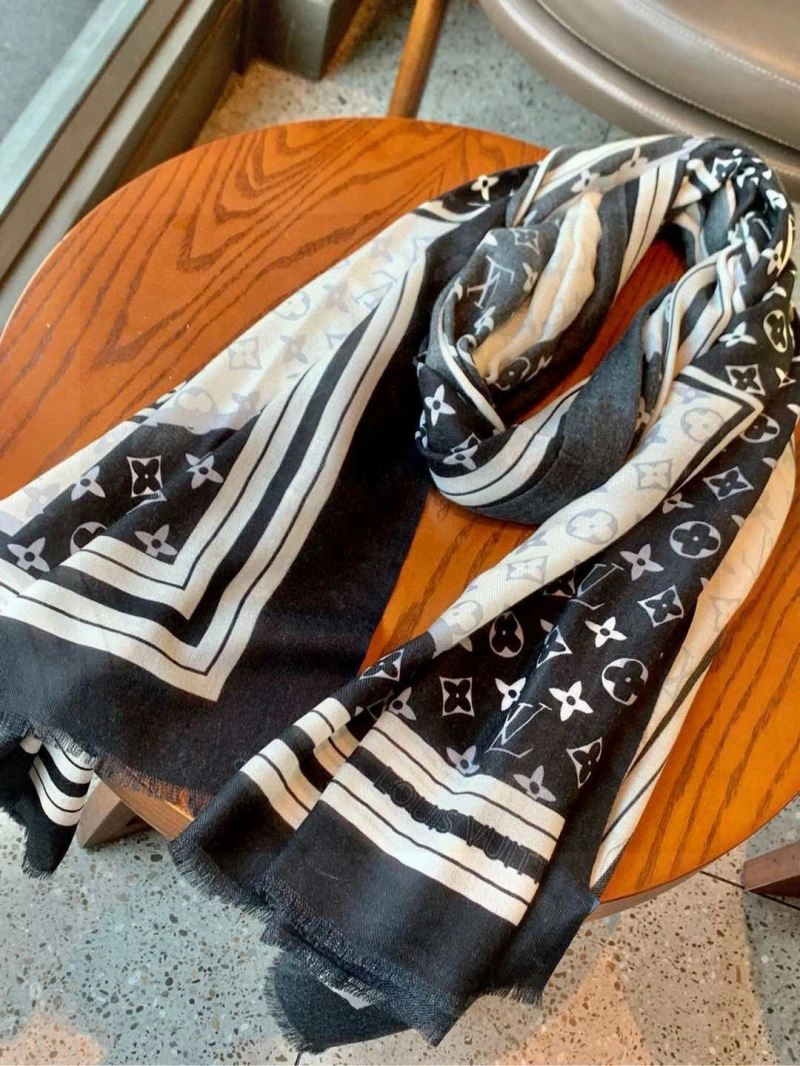 Soft Louis Vuitton Scarf 270924