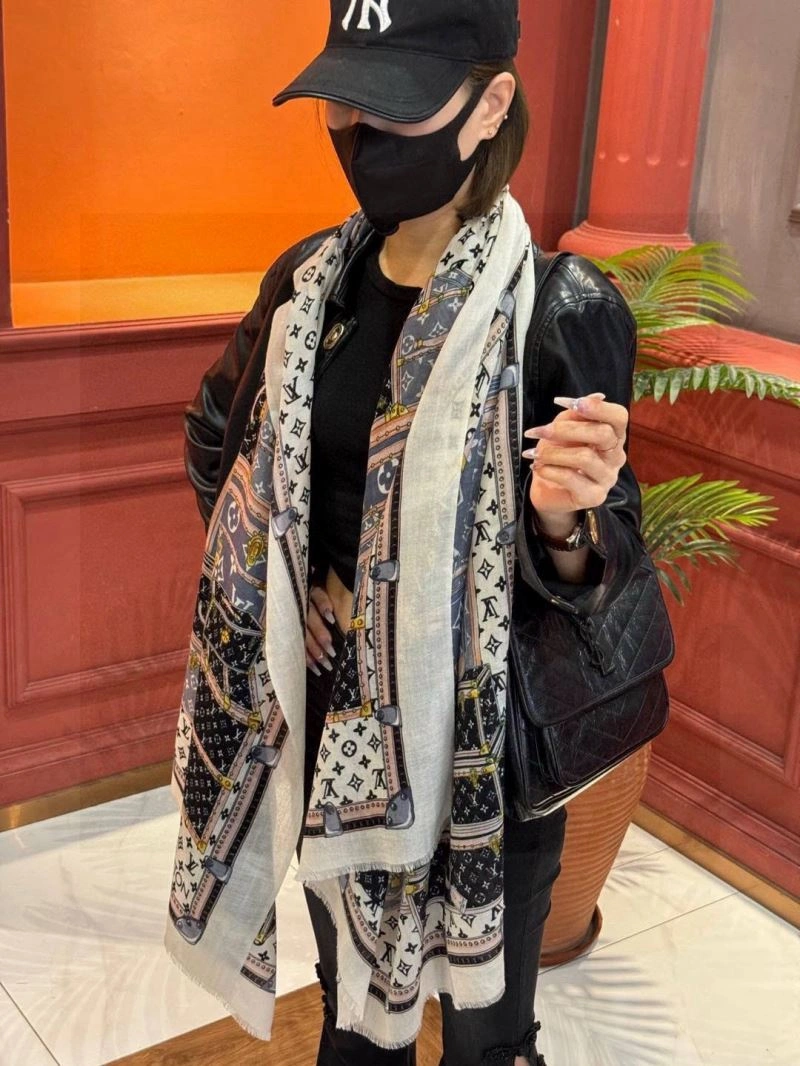 Louis Vuitton Scarf Snug 270908