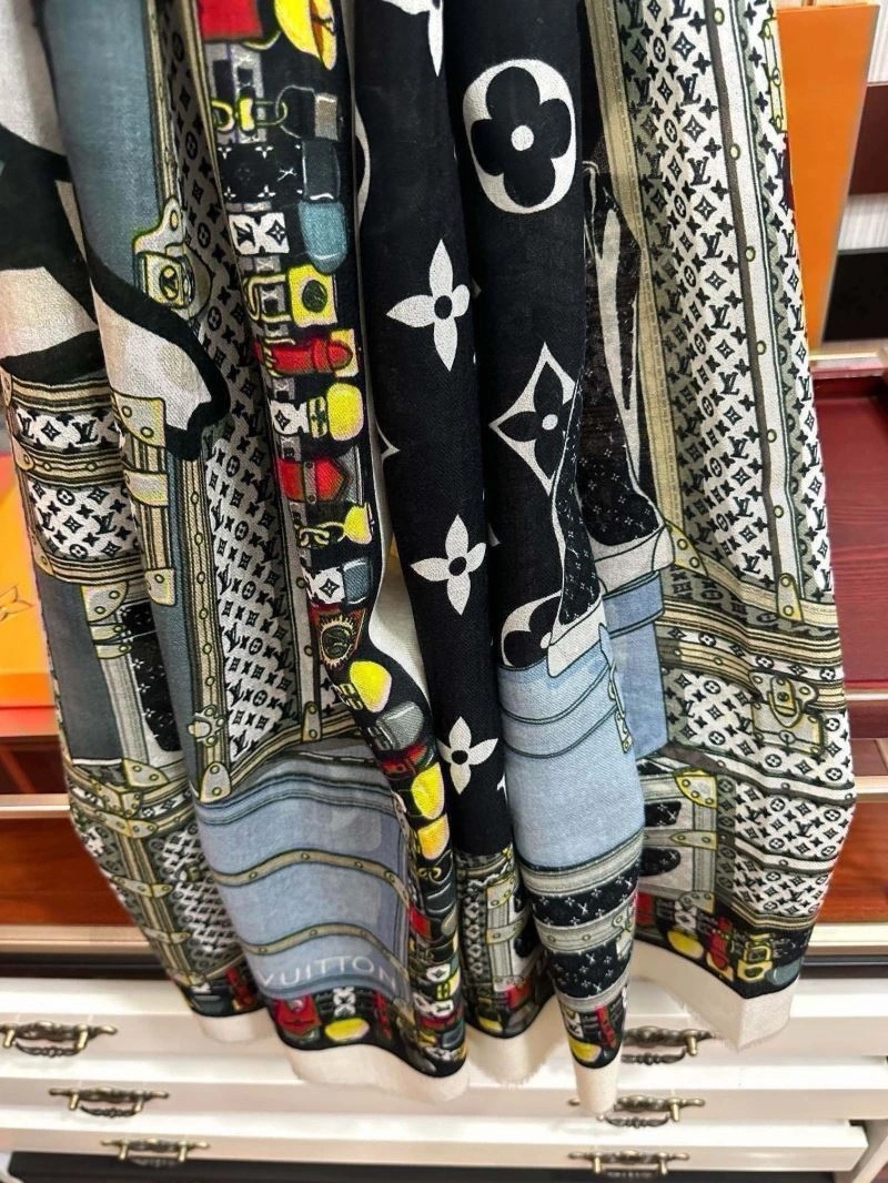 Supportive Louis Vuitton Scarf 270906