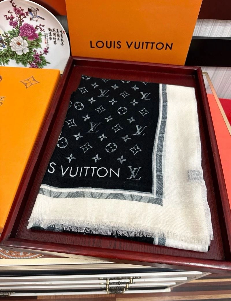 Louis Vuitton Scarf Tailored 270925