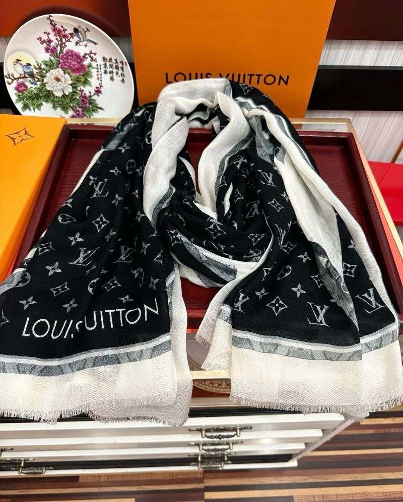 Louis Vuitton Scarf Tailored 270925