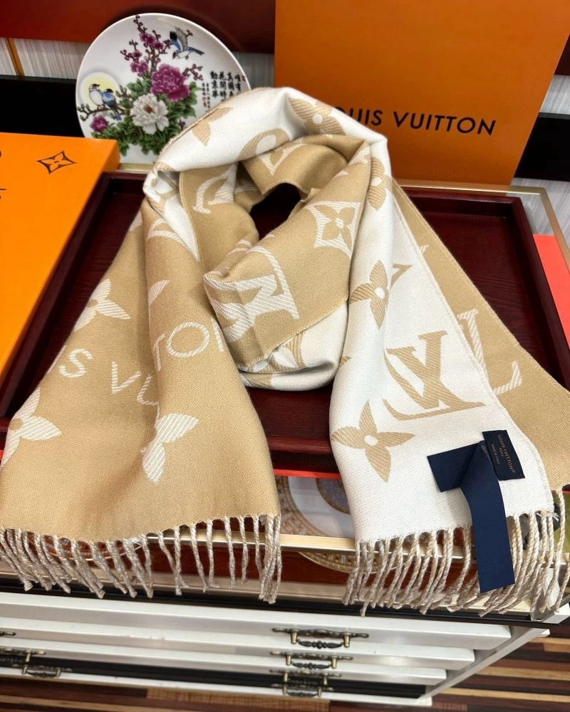 Louis Vuitton Scarf Casual 270931