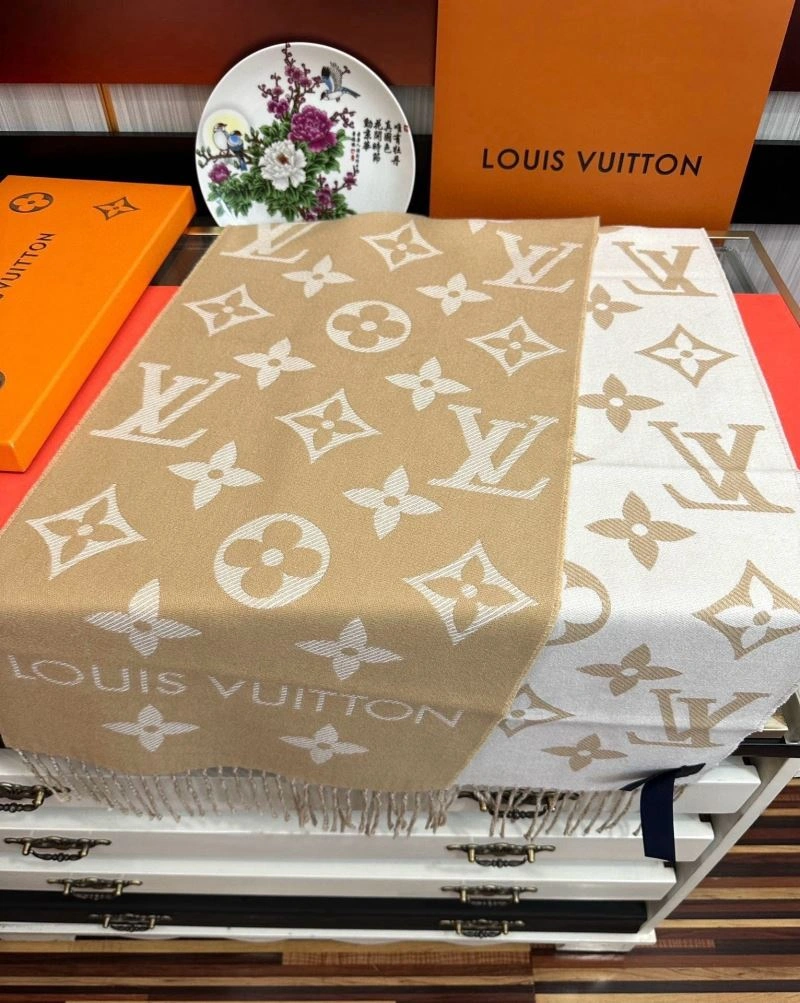 Louis Vuitton Scarf Casual 270931
