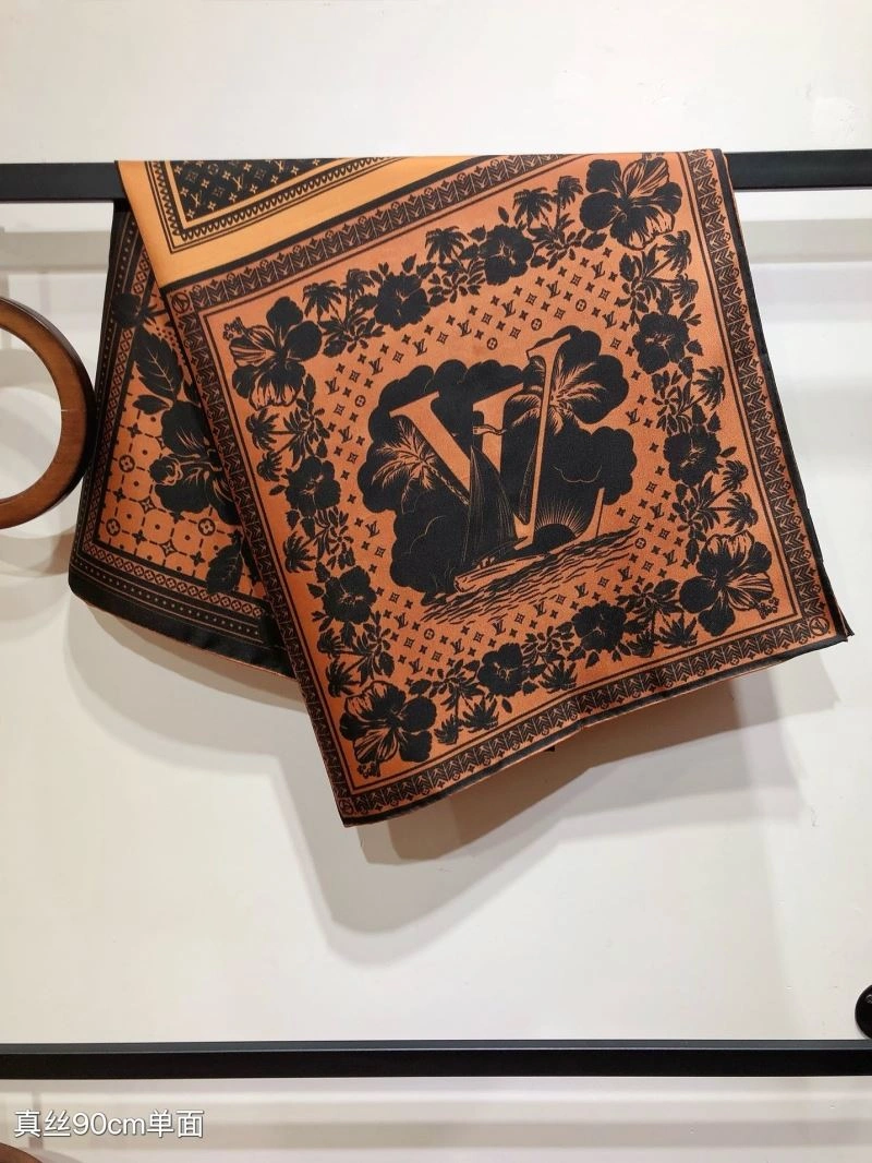 MultiPurpose Louis Vuitton Scarf 270901