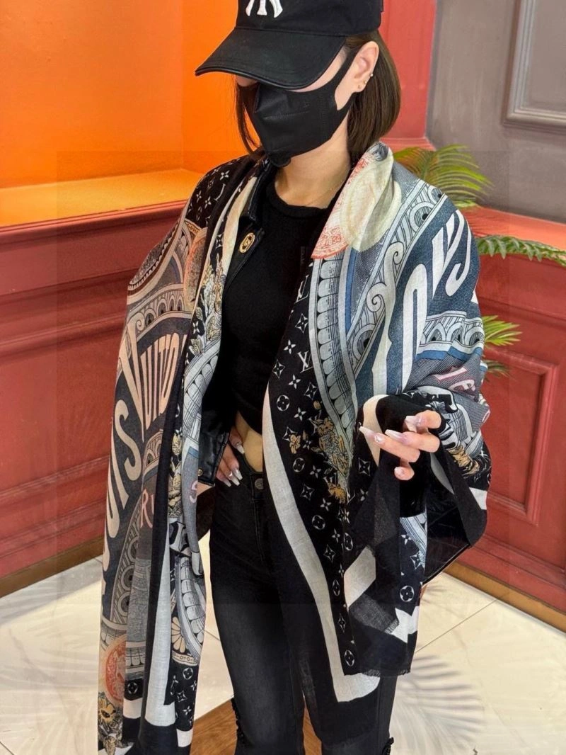 Flexible Louis Vuitton Scarf 270899