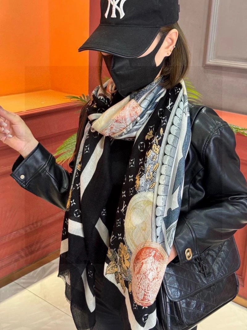 Flexible Louis Vuitton Scarf 270899